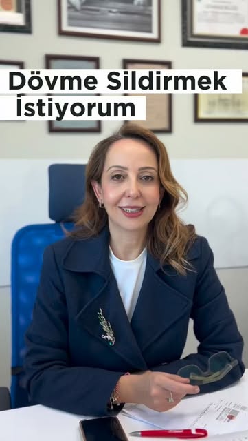 Uzm. Dr. Nalan Kükürt çalışma odasında